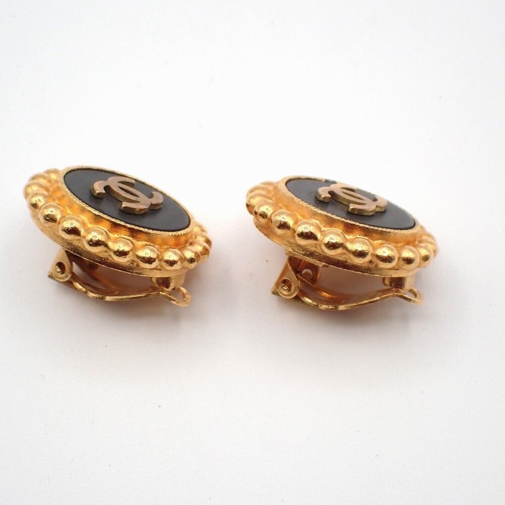 CHANEL CC Logo Button Round Earrings 93A Clip-on Gold BK Vintage France 81RL678 - Picture 12 of 15